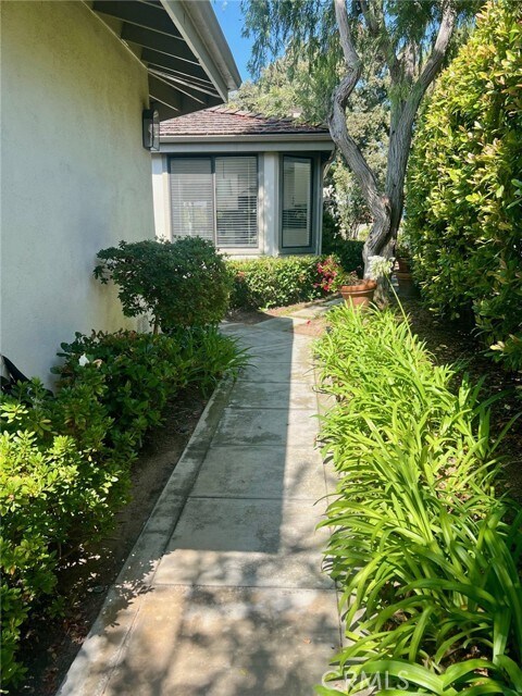 Building Photo - 28 Fairway Dr