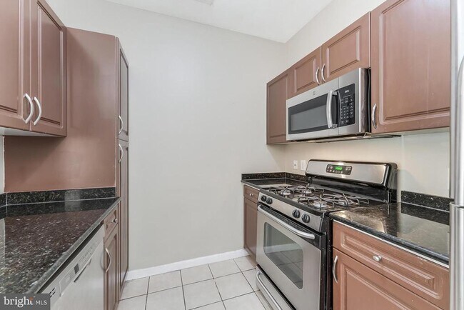 Building Photo - 12954 Centre Park Cir