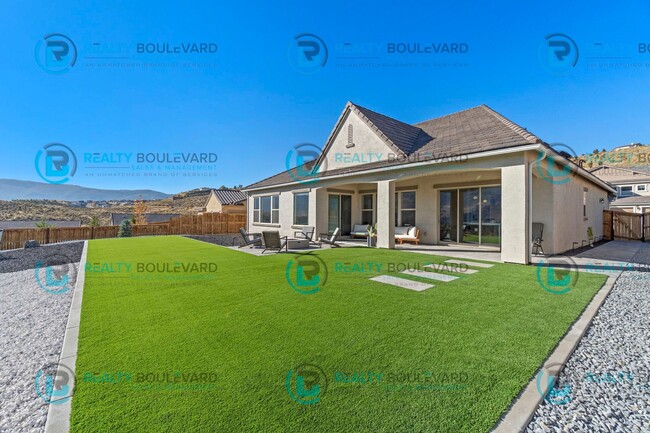 Building Photo - Stylish 3-Bedroom Sanctuary with Sophistic...