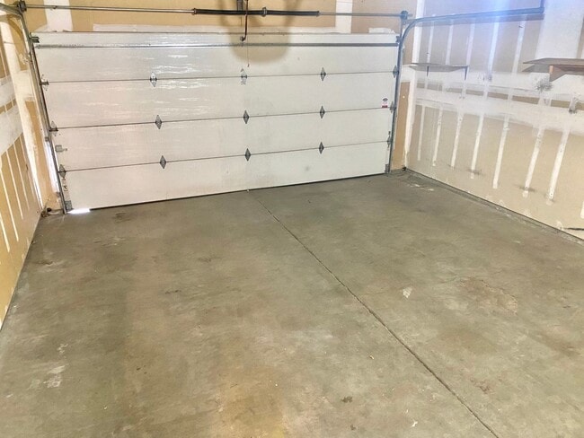 Building Photo - 1700nw9