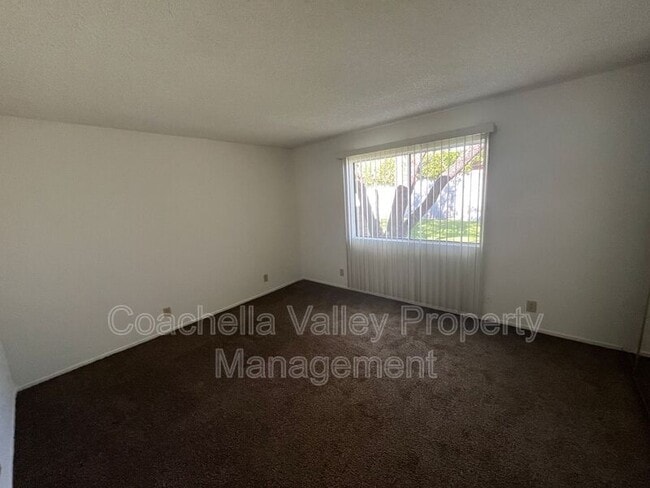 Building Photo - 567 N Hermosa Dr