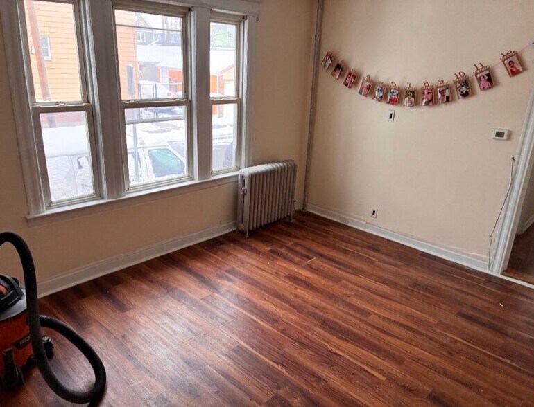 Building Photo - 45 Finlay Pl