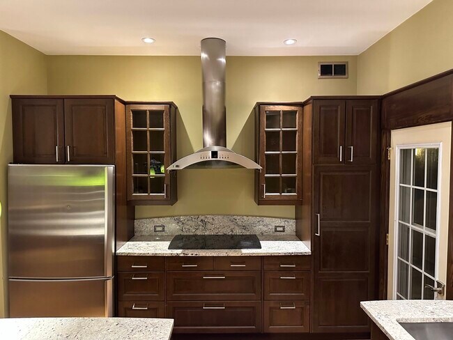 kitchen - 1700 N Windsor Dr