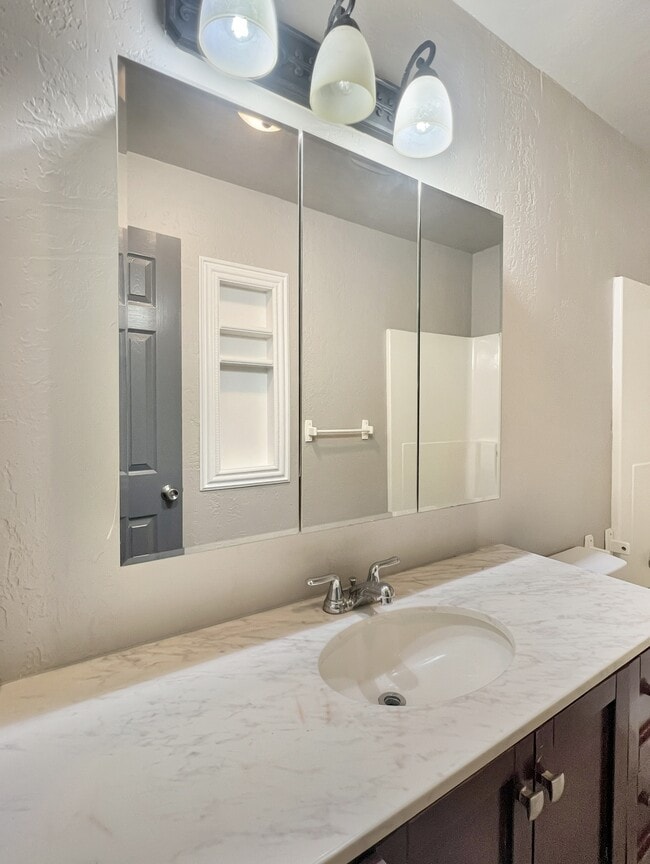 Building Photo - 6707 NW Compass Dr