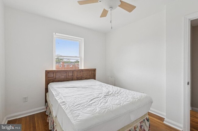 Building Photo - Charming 2-Bedroom Townhome Beautifully Updated and Convenient