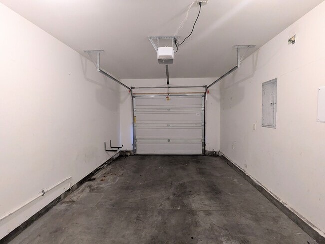 Building Photo - Gorgeous 3x2 townhouse, single-car garage, and two gas fireplaces