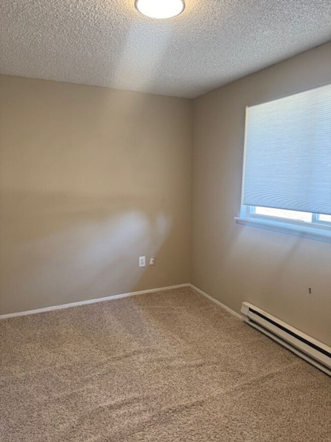Building Photo - Beautiful 3 bed 2 bath rambler in South Hi...