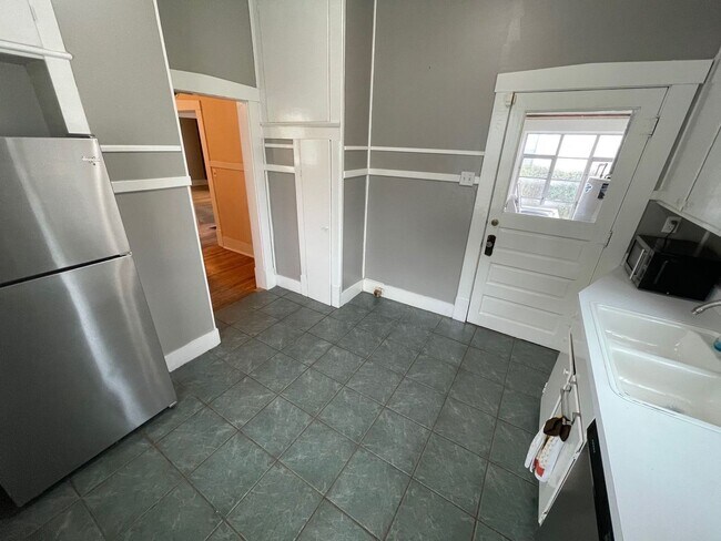 Building Photo - Pensacola - East Hill - 2 Bedroom, 1 Bathroom