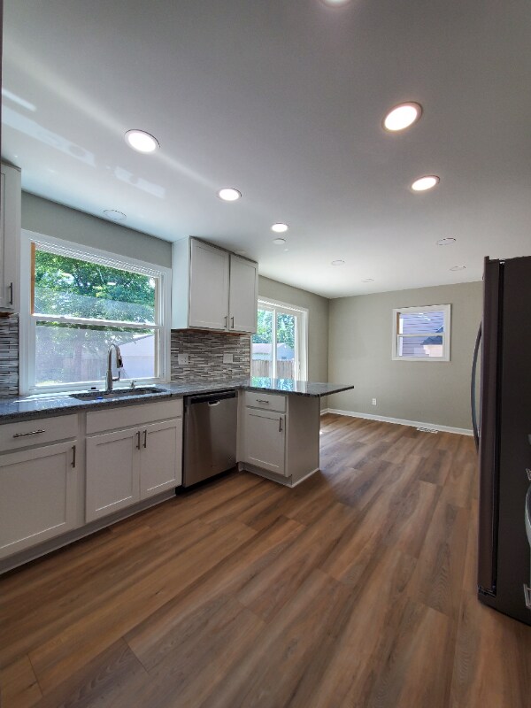 Building Photo - 952 Lilley Ave