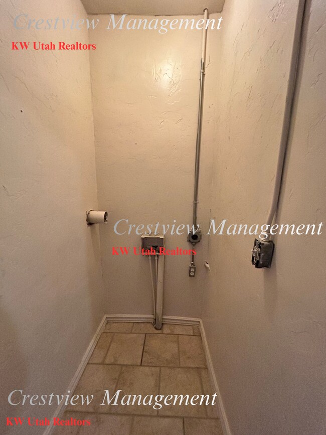 Building Photo - Cozy 2-Bedroom Home in Convenient Salt Lake City Location