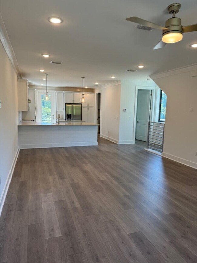 Building Photo - 89 Paradise Ln