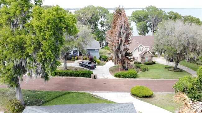 Building Photo - 6846 Lake View Dr