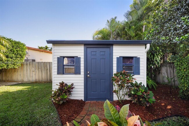 Building Photo - 5730 SW 56th Terrace