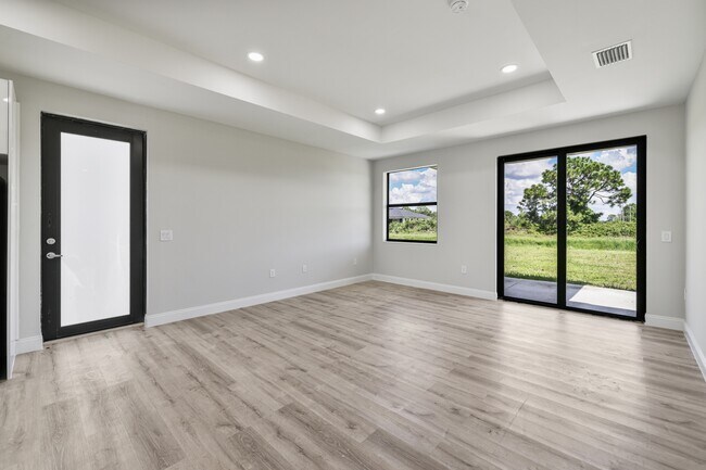 Building Photo - 1056 Fayette Ave