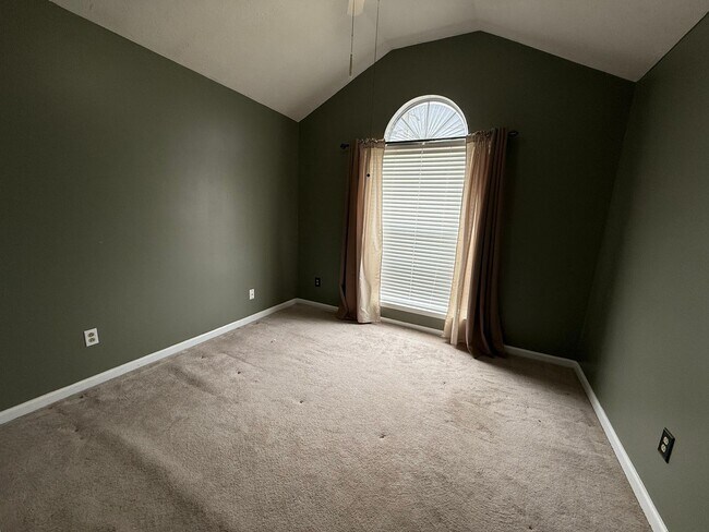 Building Photo - Charming Open-Concept Home in LaVergne