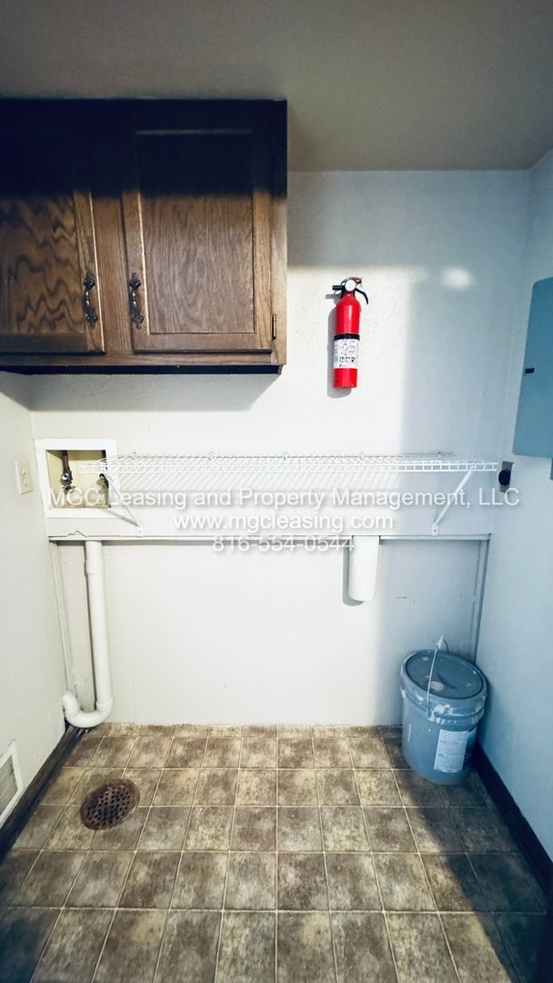 Building Photo - Corner Townhome with a Bedroom Balcony Overlooking Lake Tapawingo