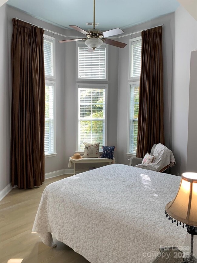 Building Photo - 9033 Rosalyn Glen Rd