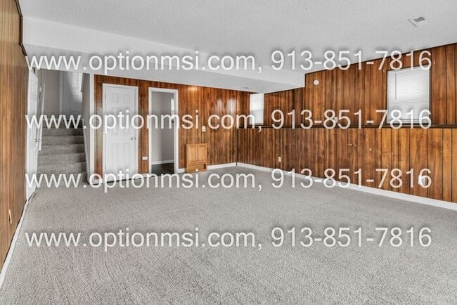 Building Photo - **Spacious 2-Bedroom Duplex in a Cul-de-Sac!**