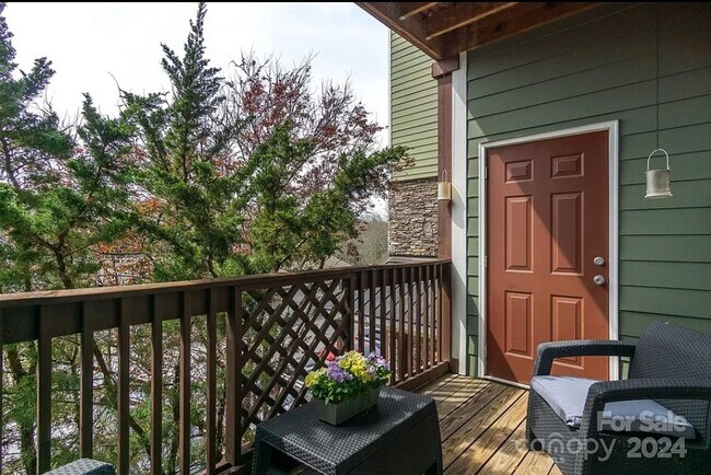 Building Photo - Asheville Condo Rental