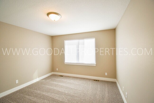 Building Photo - 3 Bedroom, 2 Bathroom Single Family Ranch with 2-Car attached garage
