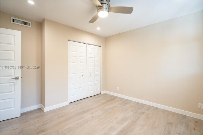 Building Photo - 2400 NE 26th St