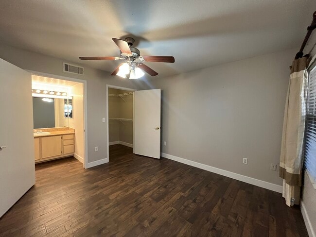 Building Photo - 555 E Silverado Ranch Blvd