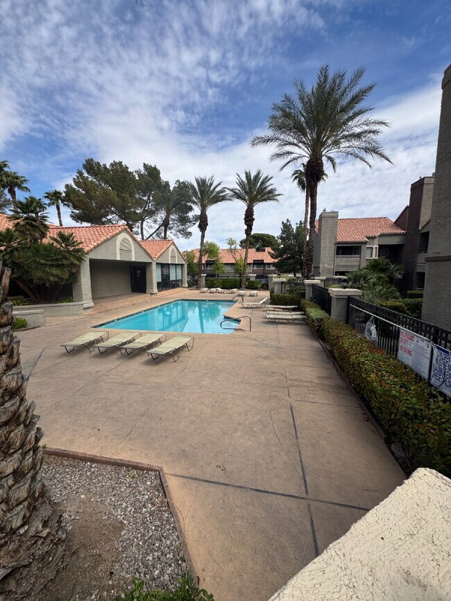 Building Photo - "Chic & Cozy 2-Bedroom Condo Oasis in Vibrant Las Vegas – 949 Sq. Ft. of Modern Comfort!"
