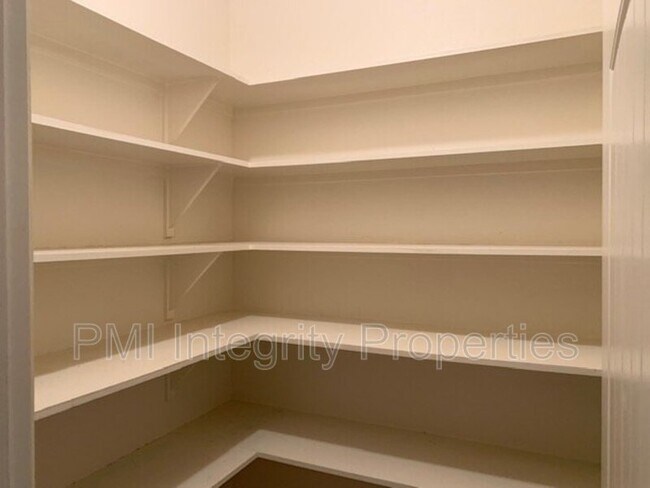 Building Photo - 315 Forest Grove Dr
