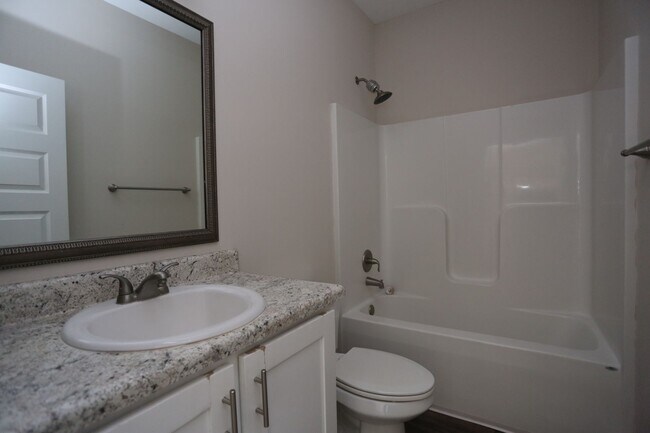 Building Photo - 3 Bedroom Brick House in SEB School District Available NOW