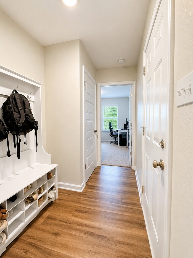 Building Photo - 9023 Bellewood Pl