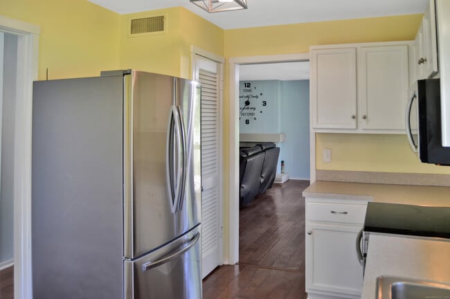 Building Photo - 106 Mallard Dr