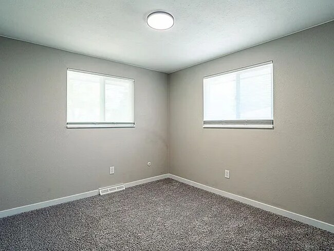 Building Photo - Remodeled 3 bedroom, 3 bath home with addi...