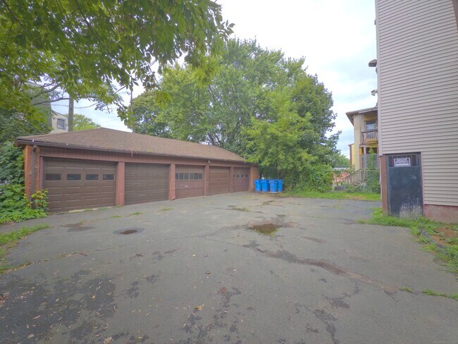 Building Photo - 421 Wethersfield Ave