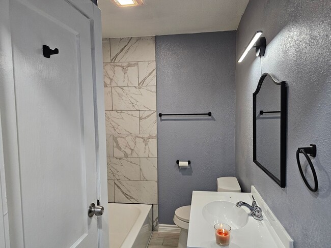 Building Photo - 2 bedroom house for rent in Downtown Killeen