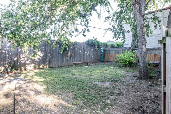 Building Photo - Fully Furnished Apartment in Historic Tracy Park