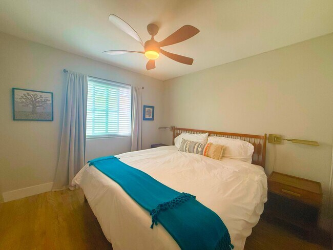 Building Photo - Stylish 3BR/2BA Coastal Home Just Blocks from the Beach