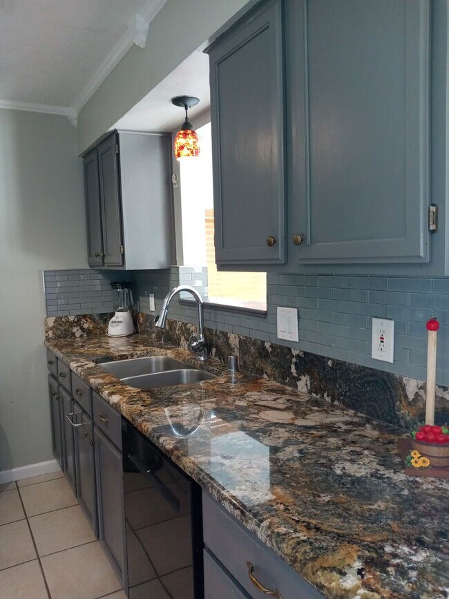 Building Photo - RIO RANCHO-FOUR BEDROOM HOUSE-Furnished