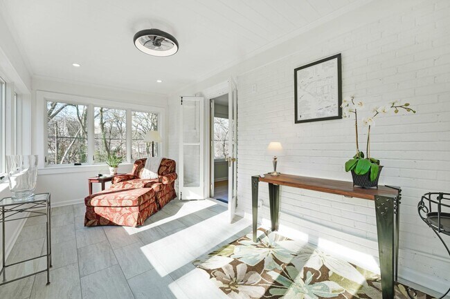 Building Photo - 5128 Linnean Terrace NW
