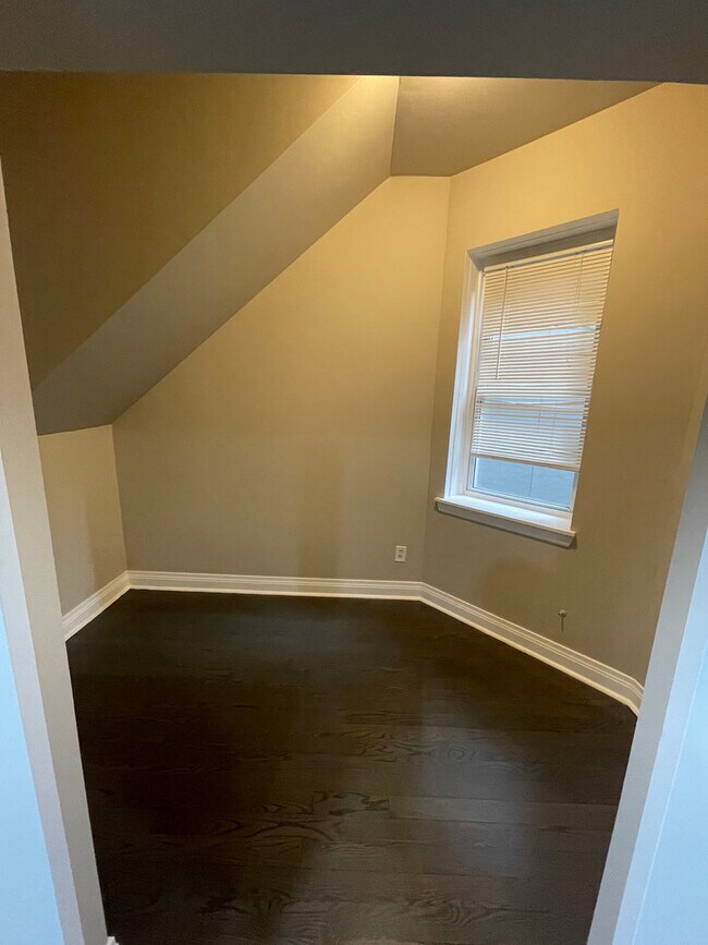 Building Photo - 2826 W Lyndale St