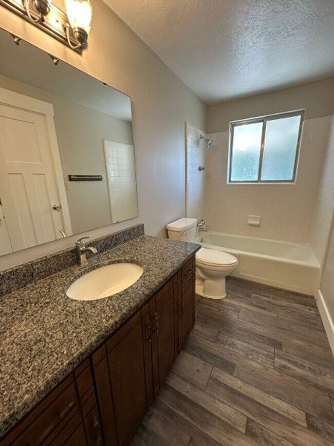 Building Photo - Light Up Your Summer – Get 3 Weeks Rent Fr...