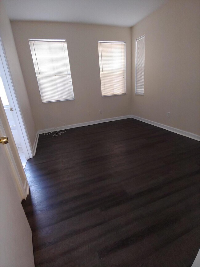 Building Photo - 3106 Shoma Dr