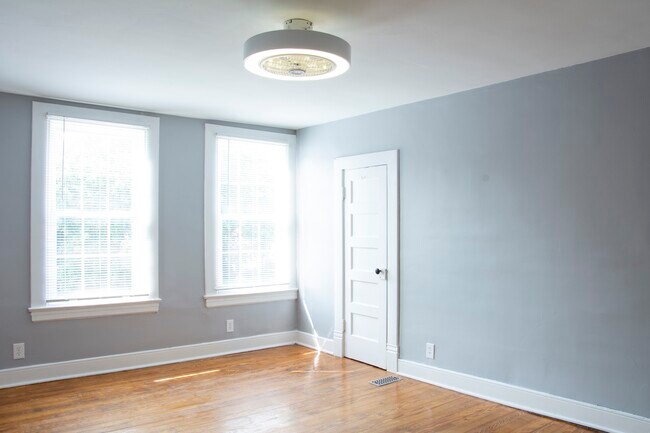 Building Photo - 714 Spring St