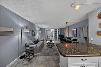 Building Photo - 209 N Fort Lauderdale Beach Blvd