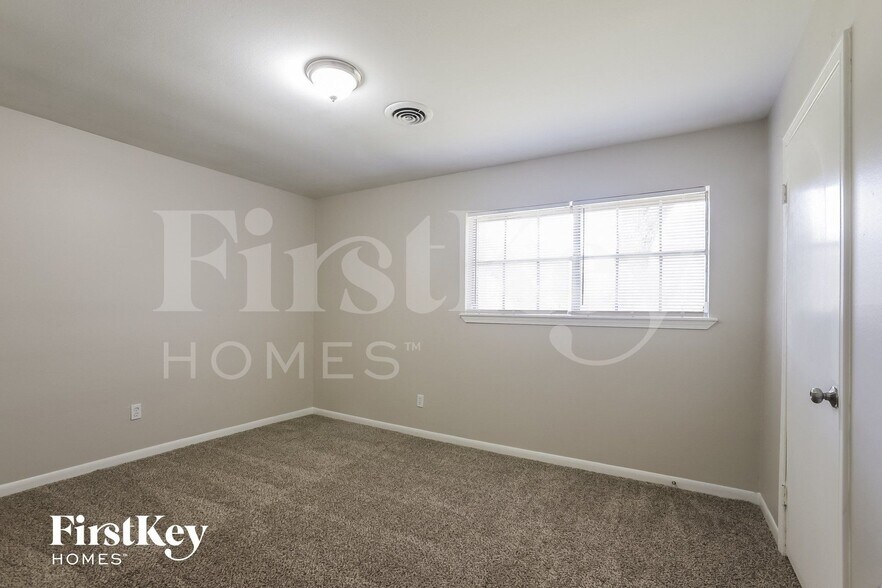 Building Photo - 12115 Hillcroft St