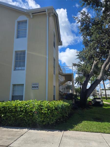 Building Photo - 6323 La Costa Dr