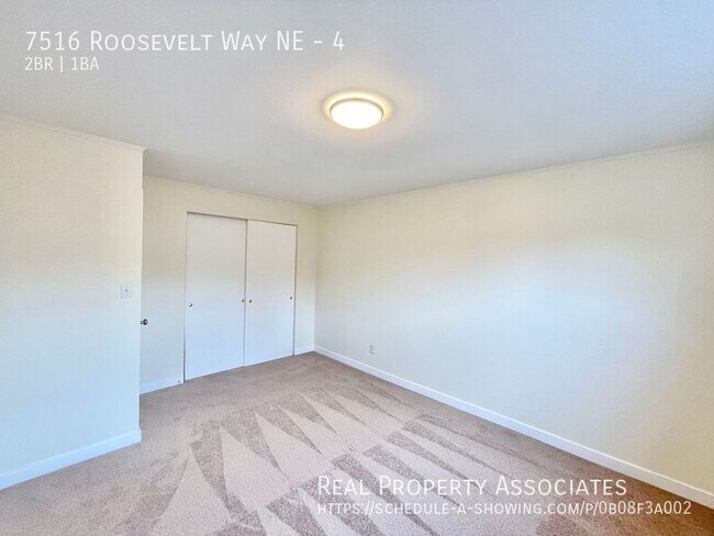 Building Photo - 7516 Roosevelt Way NE