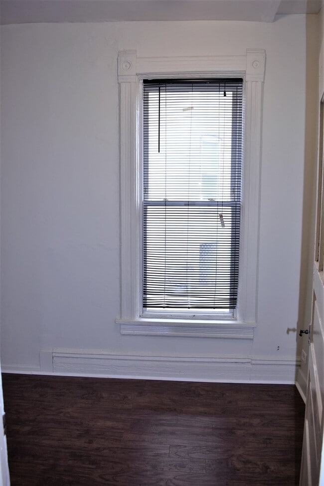 Building Photo - 4835 W Congress Pkwy