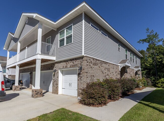 Primary Photo - Ground-Floor Condo with Garage in Quail Ho...