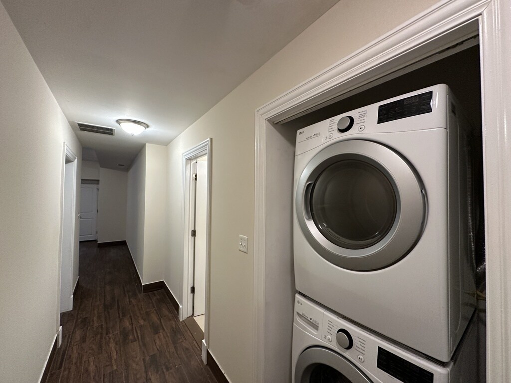 Building Photo - 851 N LaSalle St