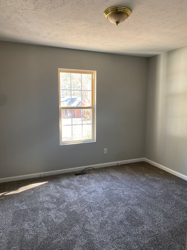 Building Photo - Carolina Lakes!!